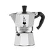 Nærbillede af Bialetti Moka Express espressokande med sort håndtag og logo